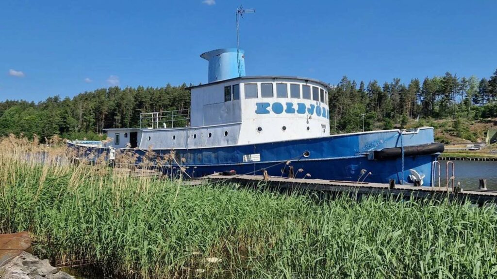 Legendarisk isbrytare säljs som husbåt – till vrakpris